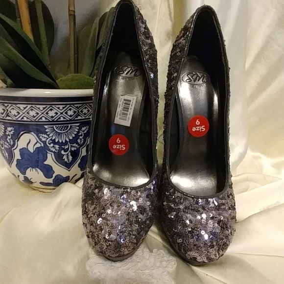 Shoes, Sequined - Picture 2 of 8